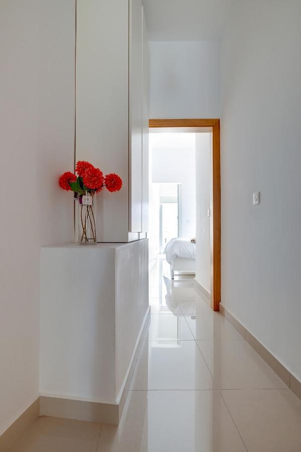 Prime Location Apartment With Side Seaviews Sliema Eksteriør billede