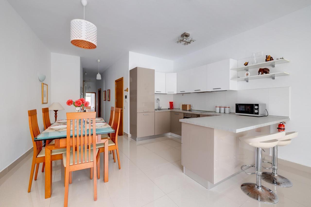 Prime Location Apartment With Side Seaviews Sliema Eksteriør billede