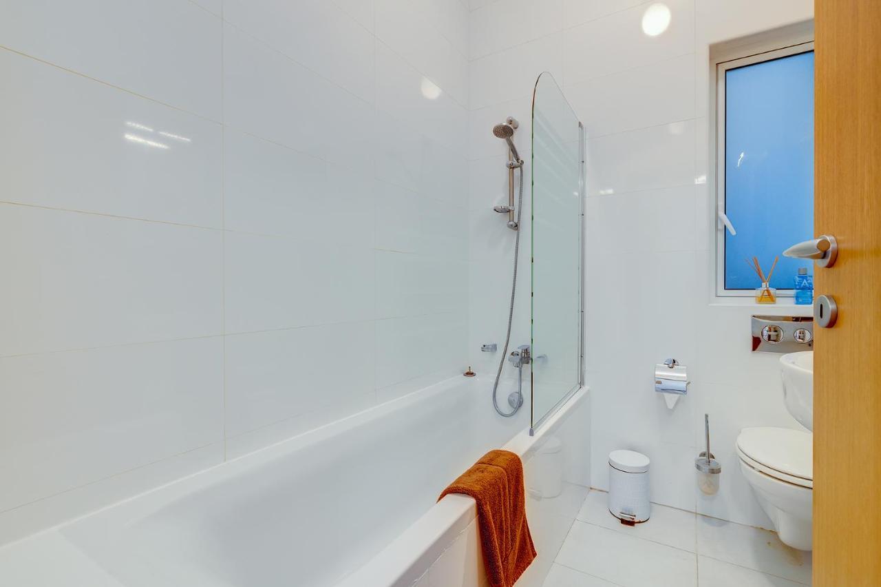 Prime Location Apartment With Side Seaviews Sliema Eksteriør billede