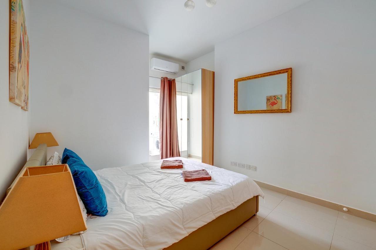Prime Location Apartment With Side Seaviews Sliema Eksteriør billede