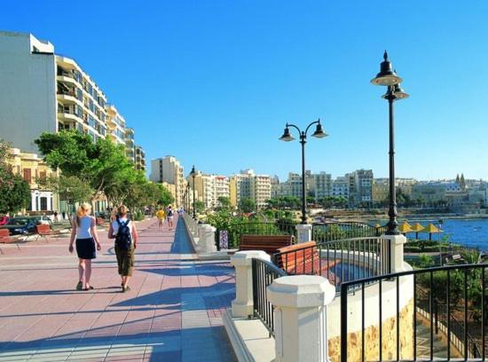 Prime Location Apartment With Side Seaviews Sliema Eksteriør billede