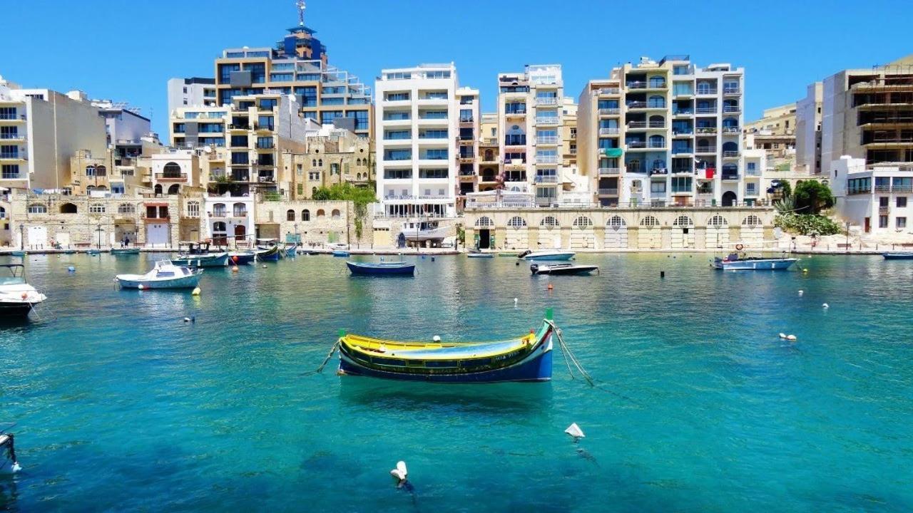 Prime Location Apartment With Side Seaviews Sliema Eksteriør billede
