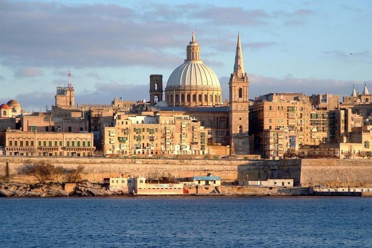 Prime Location Apartment With Side Seaviews Sliema Eksteriør billede