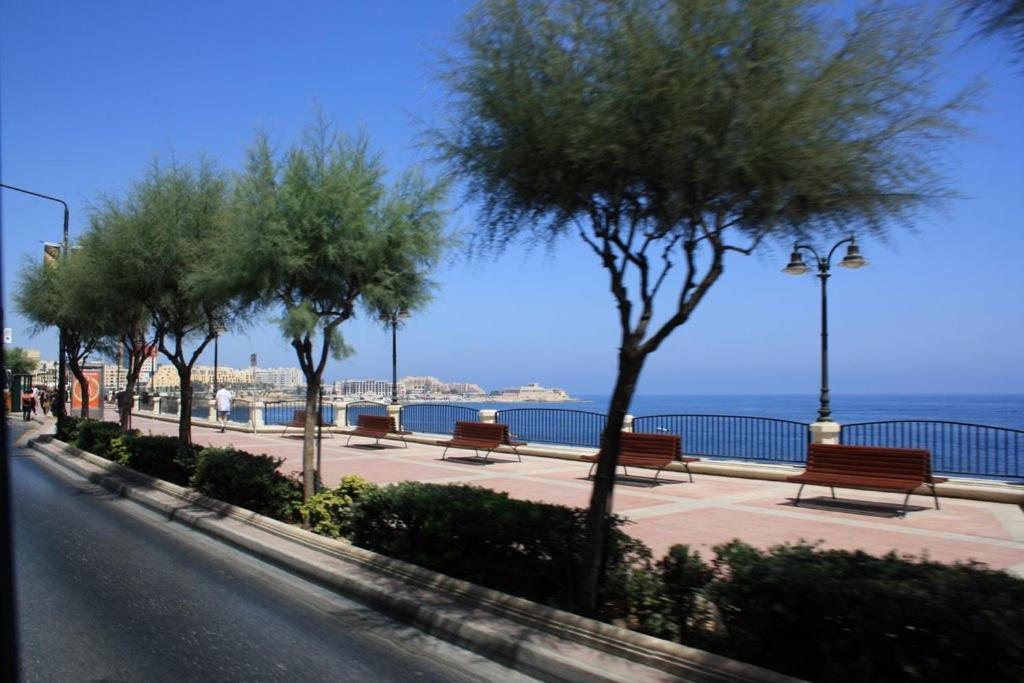 Prime Location Apartment With Side Seaviews Sliema Eksteriør billede