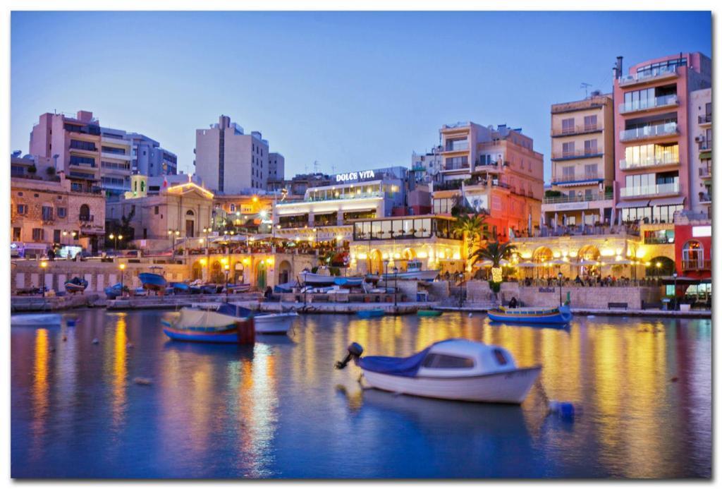 Prime Location Apartment With Side Seaviews Sliema Eksteriør billede