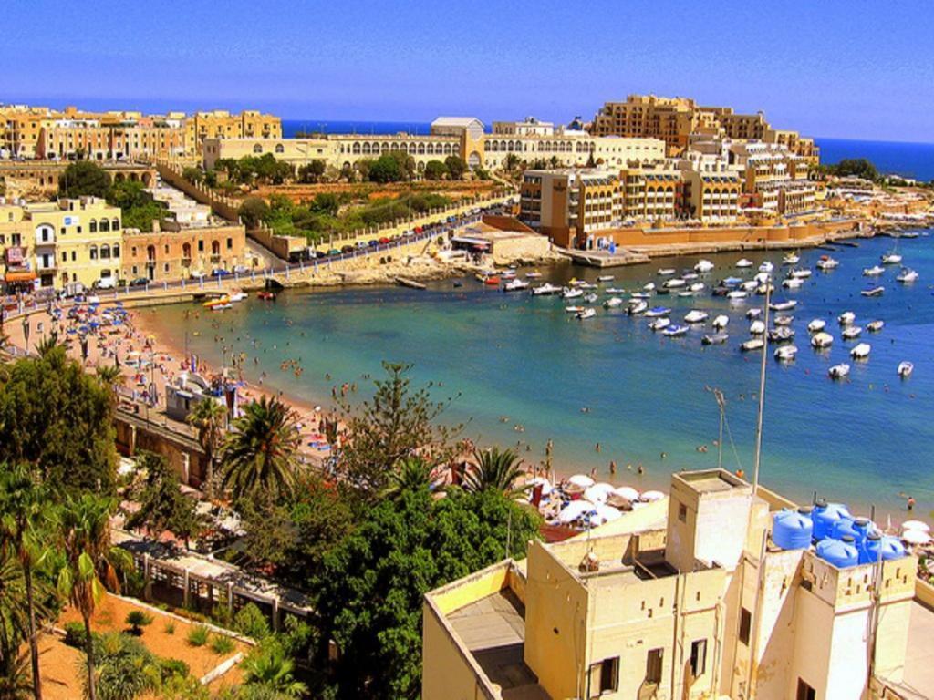 Prime Location Apartment With Side Seaviews Sliema Eksteriør billede